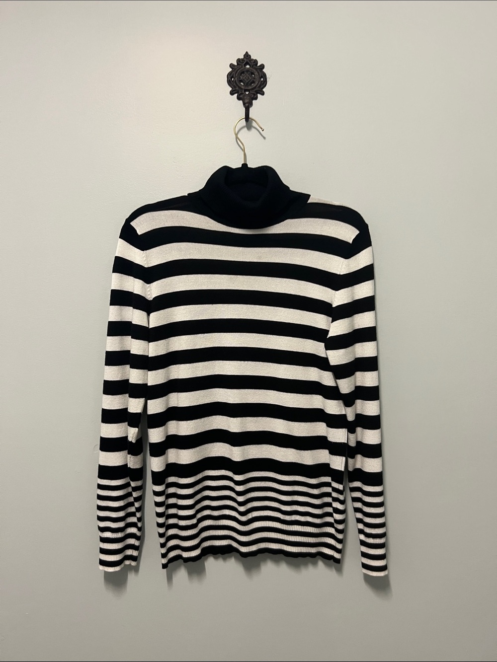 Classic Joseph A Black and White Striped Turtleneck Sweater Large